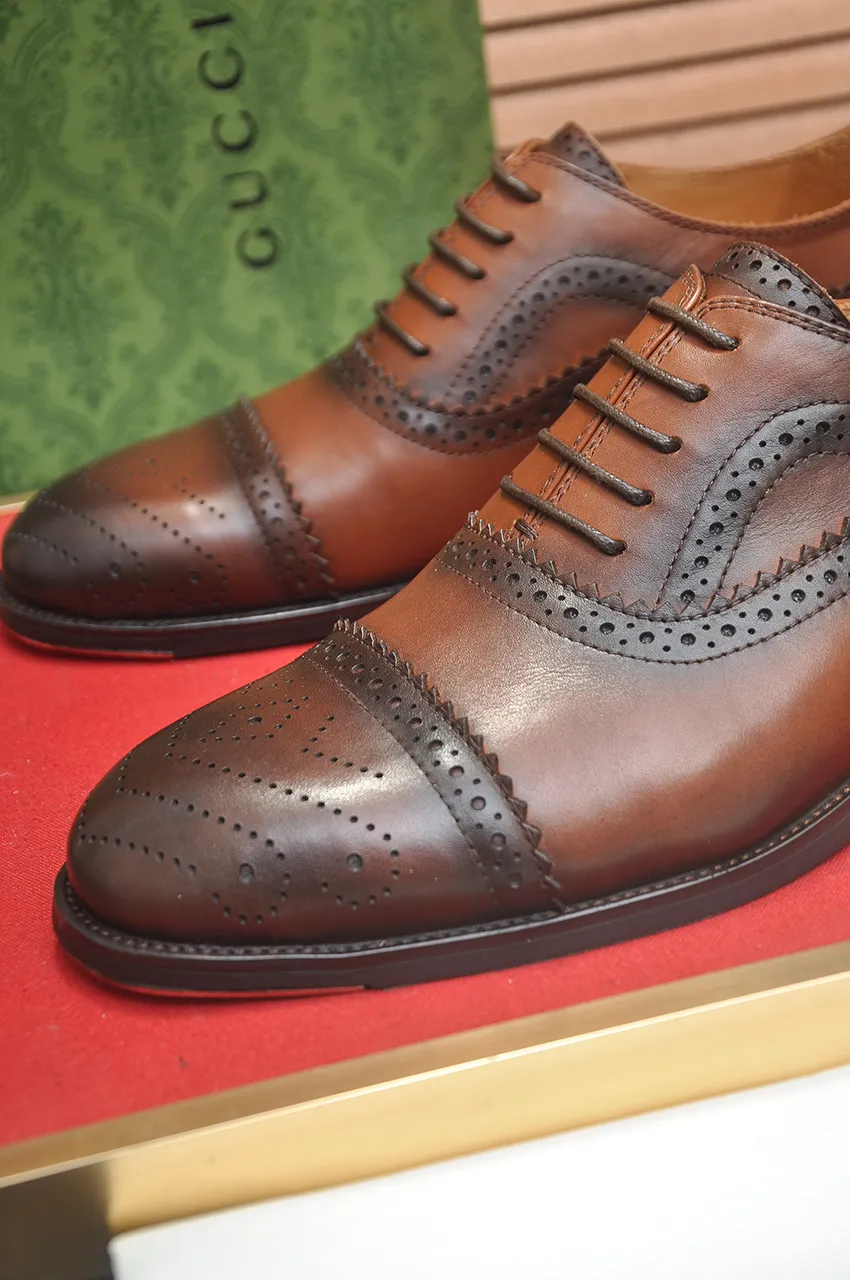 Men's shoes💰660💶 Brand: GUCCI (Gucci) Standard code: Men's code 39/44 (45/46 can be customized) Grade: Same as the official website Original quality Material: Original cowhide Water-dyed cowhide lining Original rubber outsole Style category: Men's fashionable casual leather shoes Distinguished big-name luxury elements top luxury Color: Actual picture
